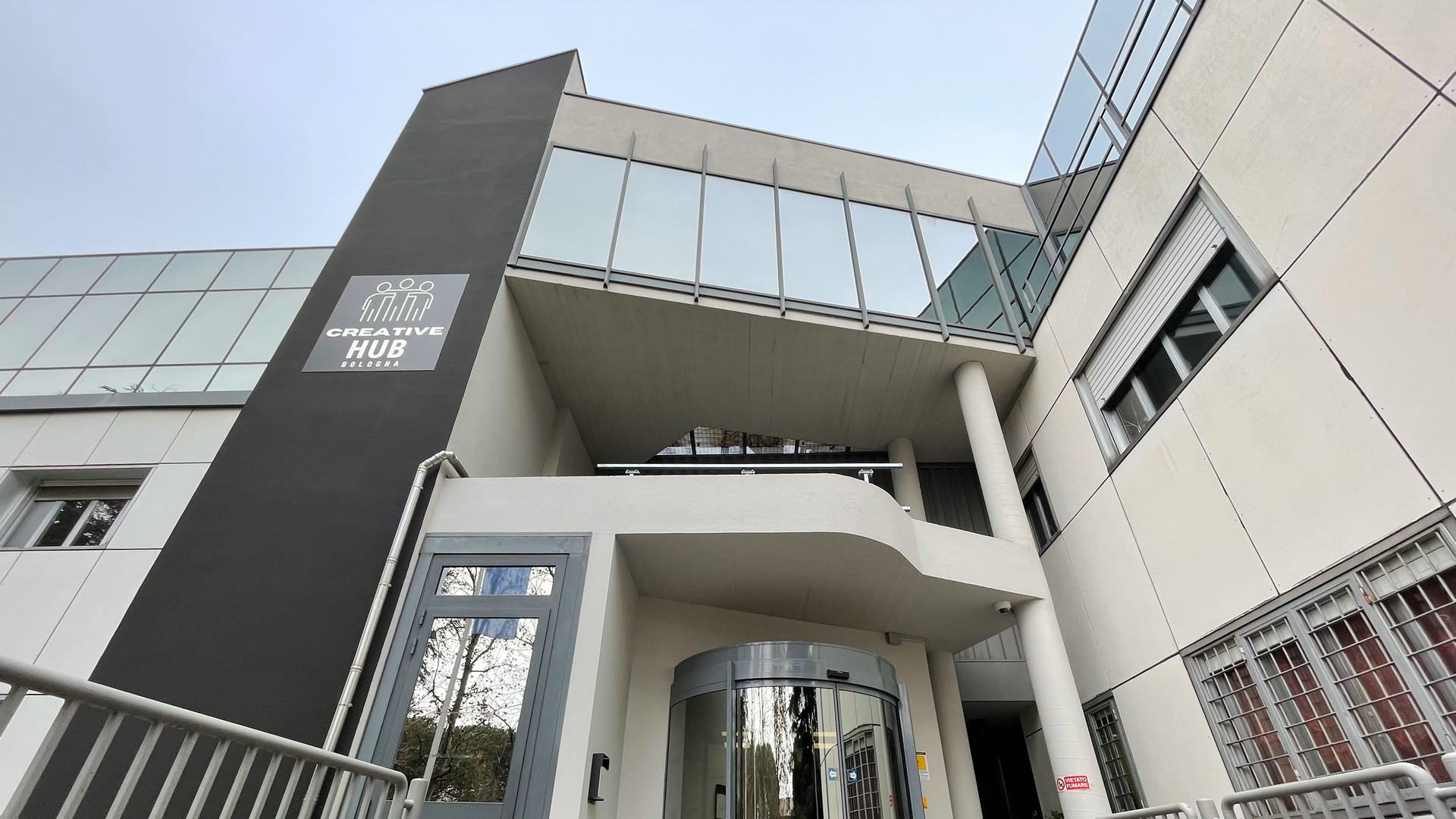 L'ingresso di Creative Hub, l'accademia dove si svolgerà il corso.